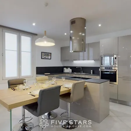 Grand Promenade Five Stars House *