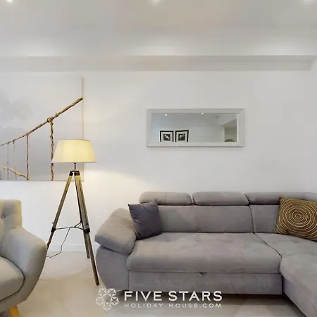 Grand Promenade Five Stars House Apartment