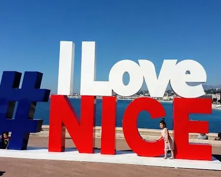 Le Californie Cote D'azur Les Pieds Dans L'eau Niza