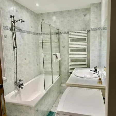 Luxurious 2 Bedrooms On Promenades Des Apartment *