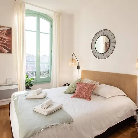 L40 2p 5mins Old Town & Sea/balcony & Ac Apartment