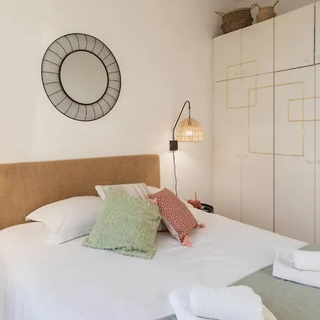 L40 2p 5mins Old Town & Sea/balcony & Ac Nice