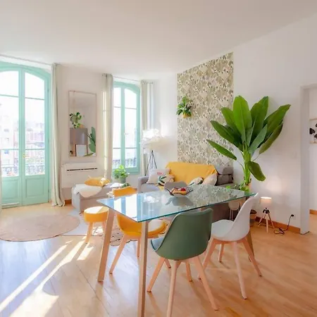 Apartment L40 2p 5mins Old Town & Sea/balcony & Ac