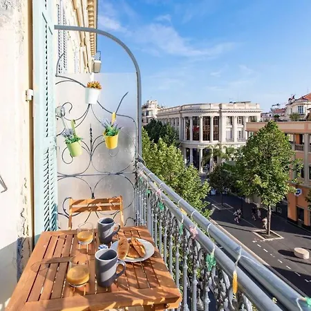 Apartment L40 2p 5mins Old Town & Sea/balcony & Ac
