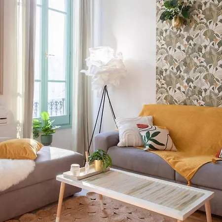 Apartment L40 2p 5mins Old Town & Sea/balcony & Ac