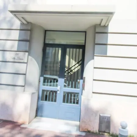 Louisa Yourhosthelper Apartment