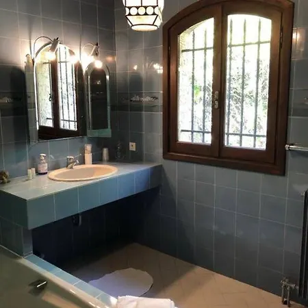 Loucisa Piscine Vue 8 Chambres 25 Personnes Villa *