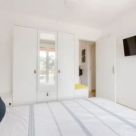 Private In Renovated - Tram 1 Min Walk 홈스테이 니스