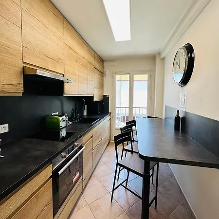 The Nice: Cozy 3-room Airport Getaway * Nice