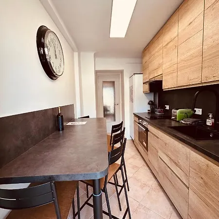 The Nice: Cozy 3-room Airport Getaway * Nice