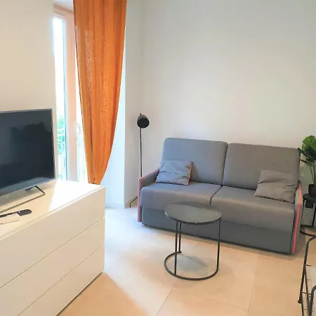 Studio Centre 306