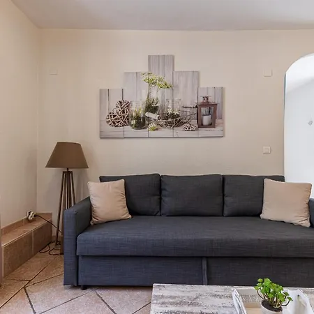 1 Bedroom In Port * Nice