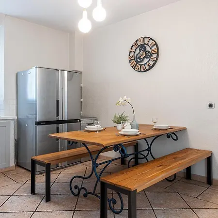 1 Bedroom In Port Apartment Nice
