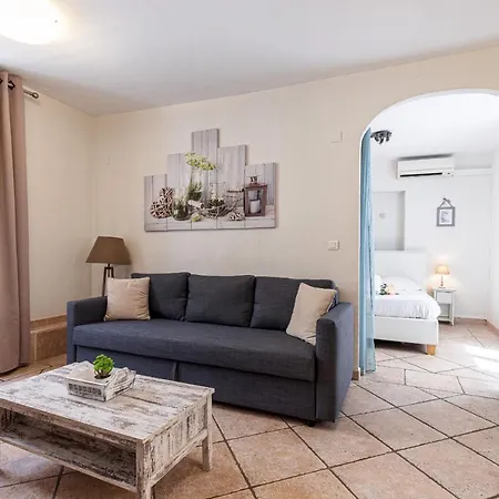 1 Bedroom In Port Apartment Nice