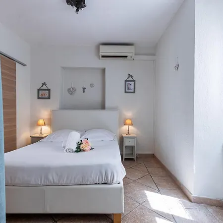 Apartment 1 Bedroom In Port