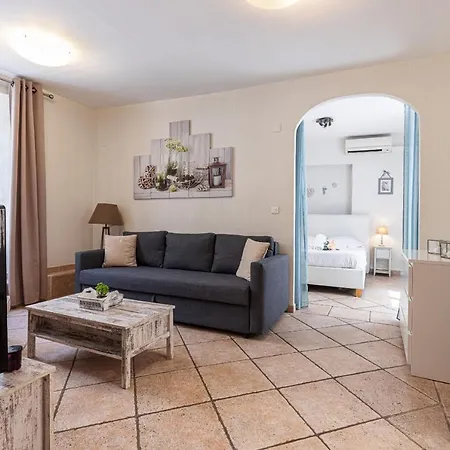 1 Bedroom In Port