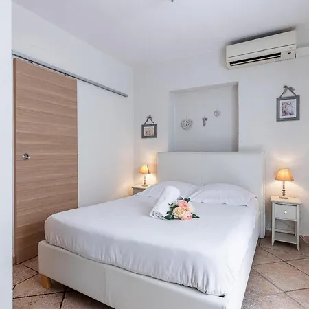 Apartment 1 Bedroom In Port Nice