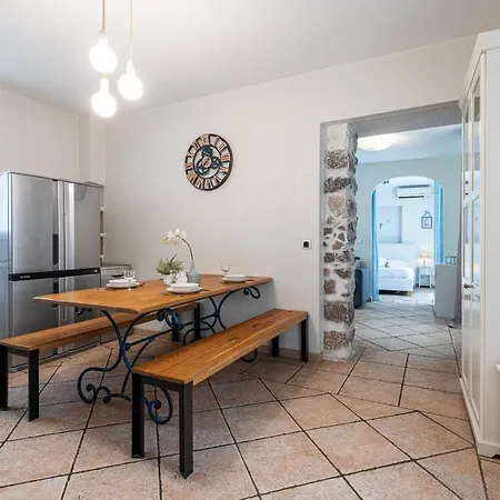 1 Bedroom In Port Apartment *
