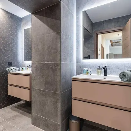 Philibert - Traditional Apart With Historical Fresco Lägenhet Nice