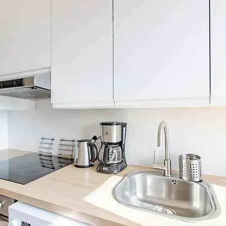 Private In Renovated - Tram 1 Min Walk 홈스테이 *