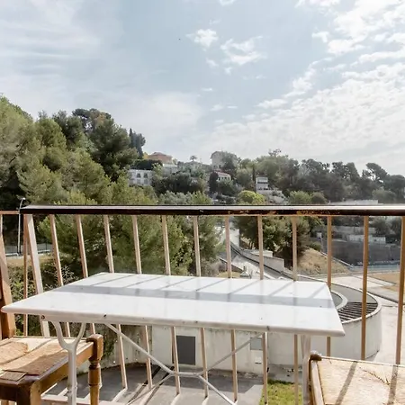 Private In Renovated - Tram 1 Min Walk 홈스테이