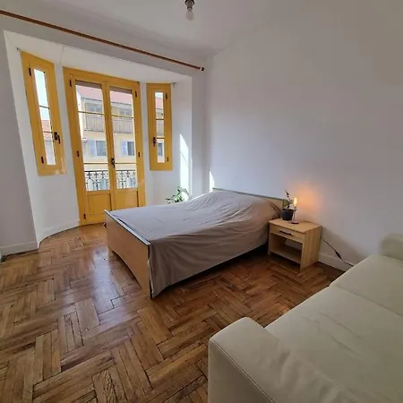 Cozy 15min Walk From The Beach 70m2 Apartment *