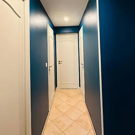 The Nice: Cozy 3-room Airport Getaway Apartment
