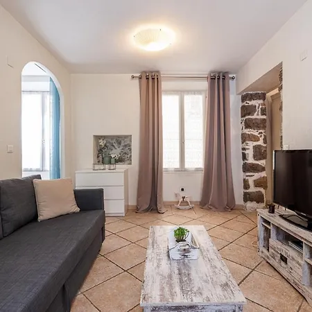 1 Bedroom In Port Apartment