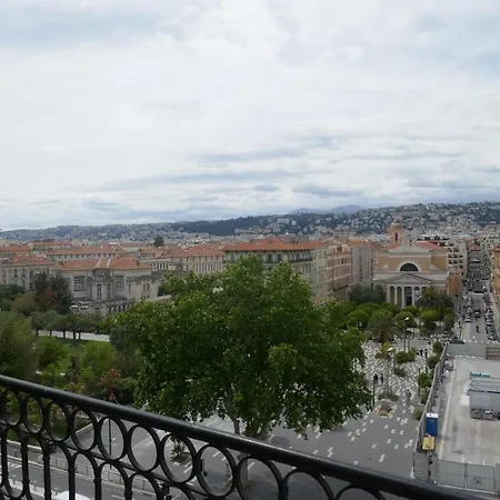 Le Voeu - Avec Vue Sur Nice