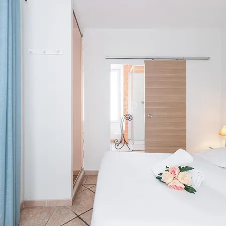1 Bedroom In Port Apartment