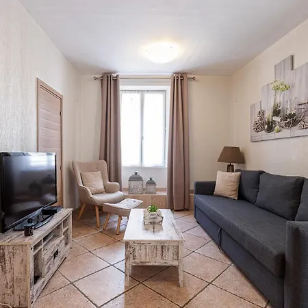 1 Bedroom In Port * Nice