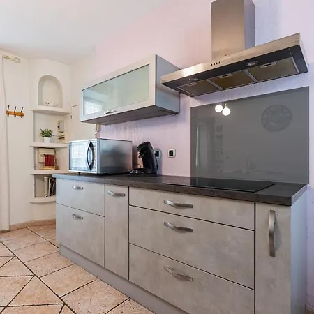 1 Bedroom In Port *