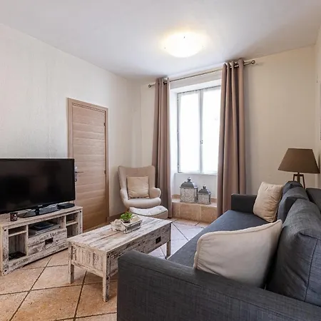 1 Bedroom In Port Apartment *