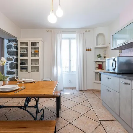 1 Bedroom In Port * Nice