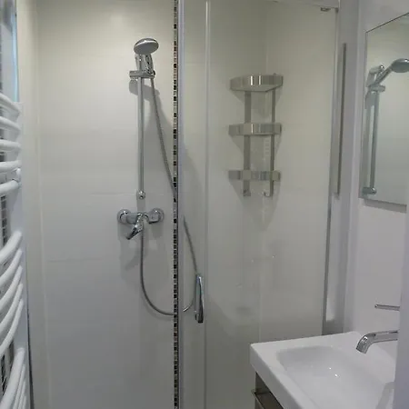 New 1 Bedroom Apt Place Garibaldi Nice