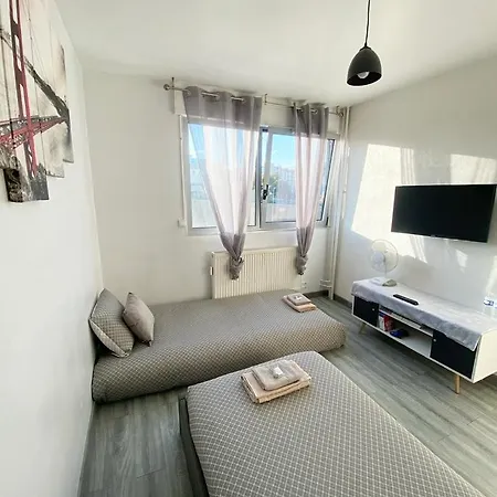 Nouveau ! Cosy 2 Pieces A 10 Min De La Promenade Des ! Homestay