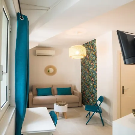 Апартаменты Charming Air Conditioned *