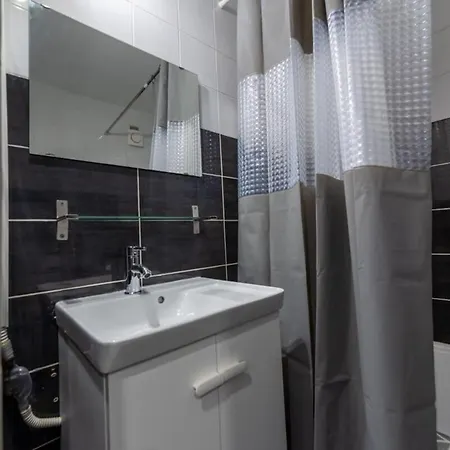 Apartment Riviera 4 Aeroport Wifi Climatisation Partage *