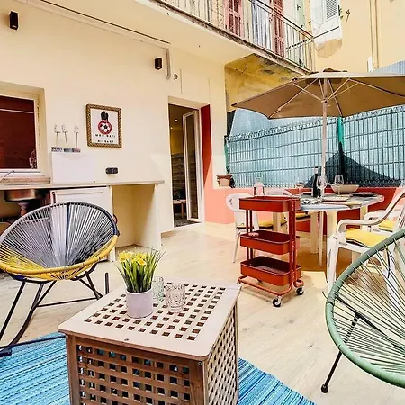 Terrasse Proche Port Et Plages De *