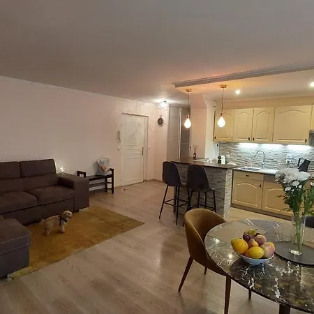 Apartment-avenue Des Fleurs - 06000 Nice