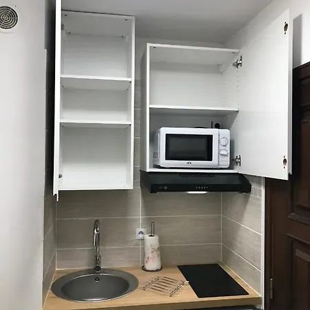 Exceptionnel Studio Proche Mer Avec Piscine, Parking Et Terrasse * Nice