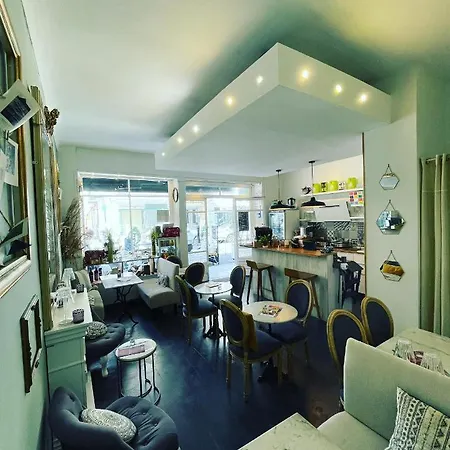 Apartment A Louer Au Coeur Du Carre Dor A Nice, Rue Dalpozzo A 150 Metres Des Plages *