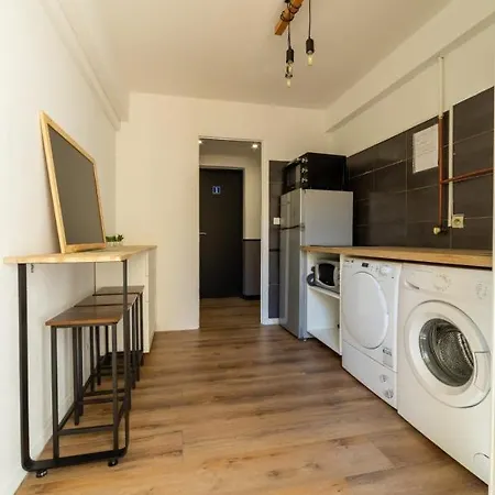 Riviera 4 Aeroport Wifi Climatisation Partage Apartment