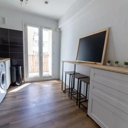 Riviera 4 Aeroport Wifi Climatisation Partage Apartment *