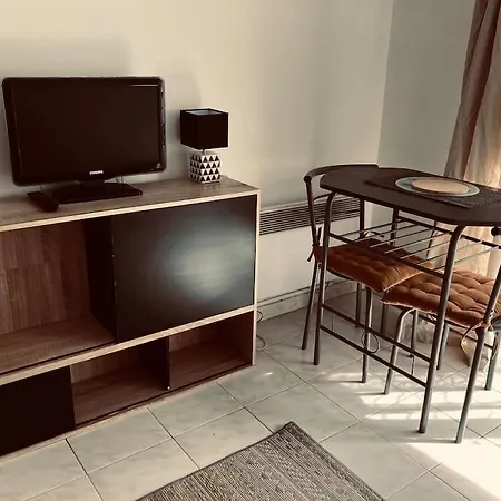 Apartment Studio Proche Plages / Universite *