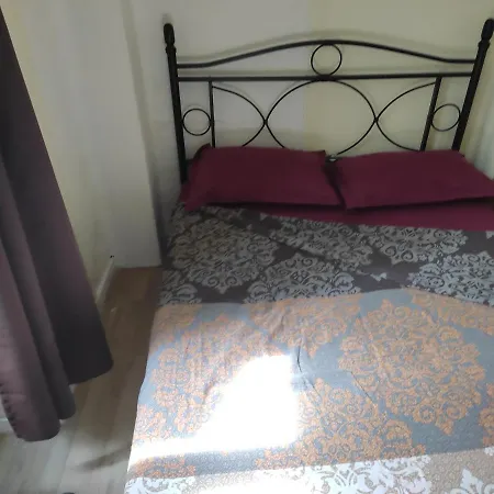 Lyonnais Hostel *