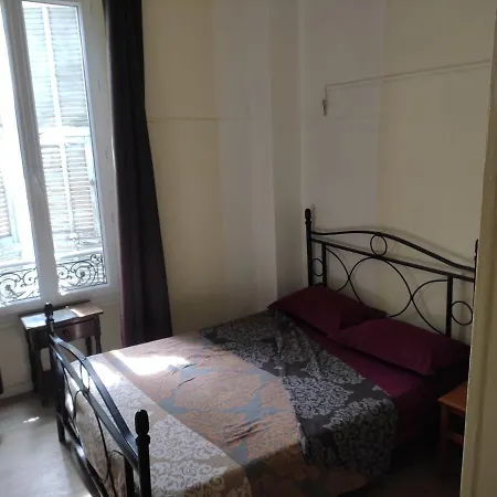 Lyonnais Hostel *