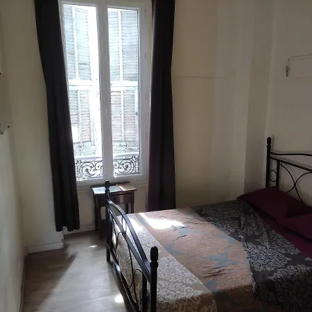Lyonnais Hostal *