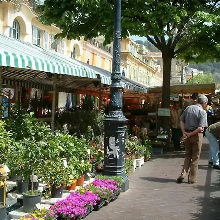 A Louer Au Coeur Du Carre Dor A Nice, Rue Dalpozzo A 150 Metres Des Plages Nice