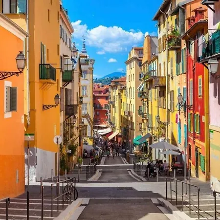 A Louer Au Coeur Du Carre Dor A Nice, Rue Dalpozzo A 150 Metres Des Plages